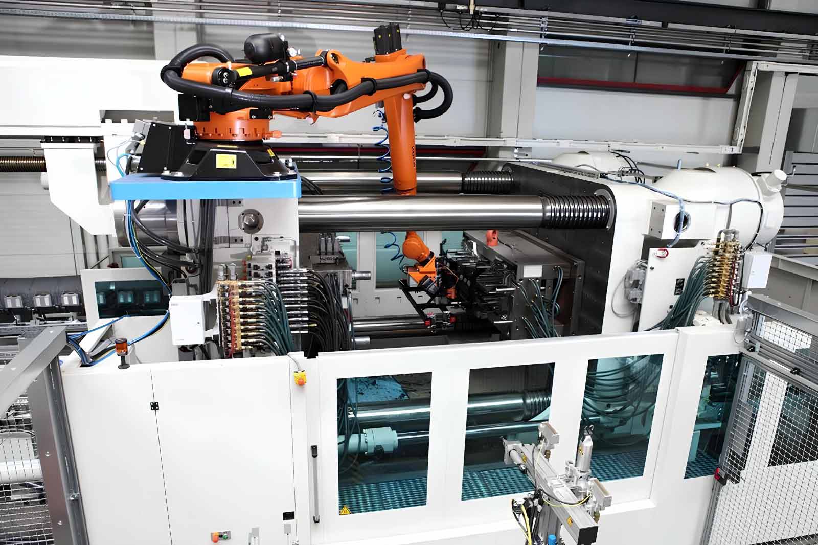 synapse-robotics-moulding-machine-2